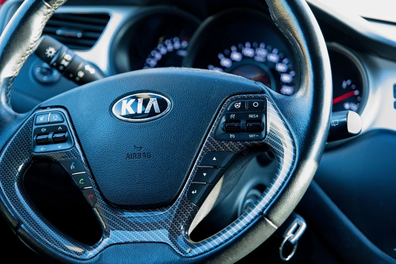 Kia Ceed 1.4i PETROL, снимка 14 - Автомобили и джипове - 52913266