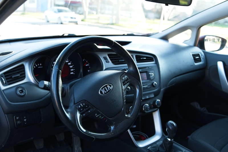 Kia Ceed 1.4i PETROL, снимка 7 - Автомобили и джипове - 52913266