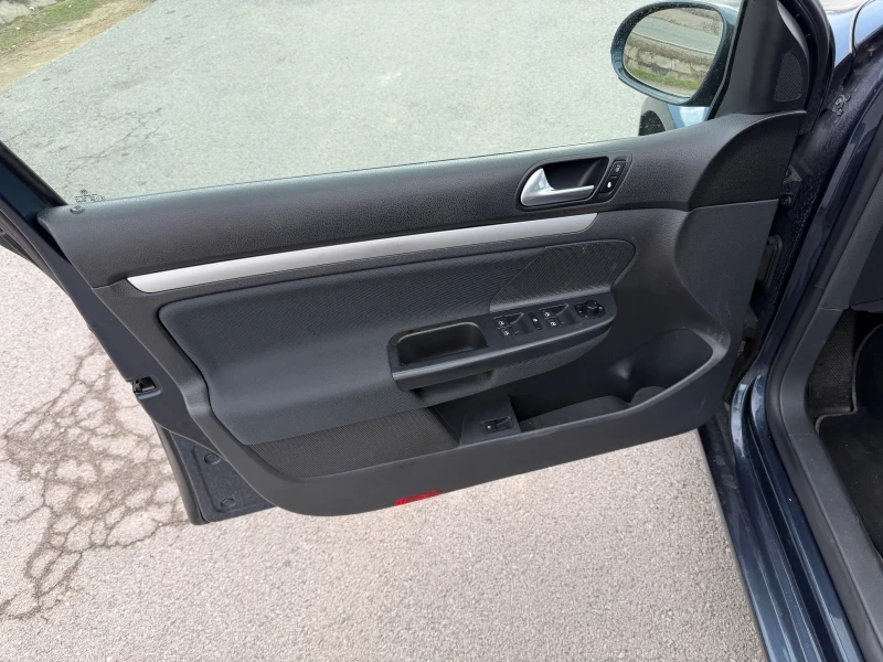 VW Golf 1.6 i, снимка 9 - Автомобили и джипове - 52965428