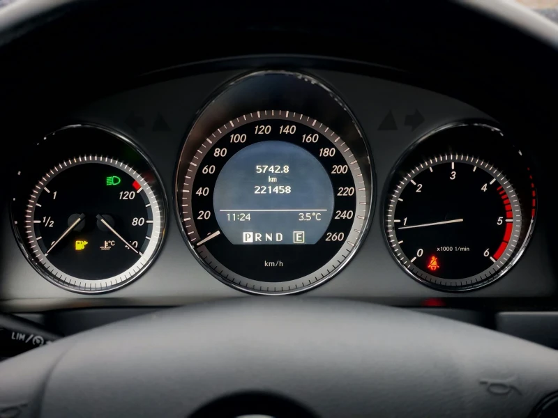Mercedes-Benz C 220 2.2CDI(170)* ///AMG-LINE* АВТОМАТИК* НОВ ВНОС* , снимка 13 - Автомобили и джипове - 53301537