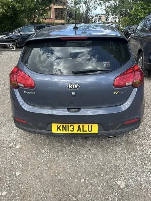 Kia Ceed 1.6, снимка 3 - Автомобили и джипове - 49464232