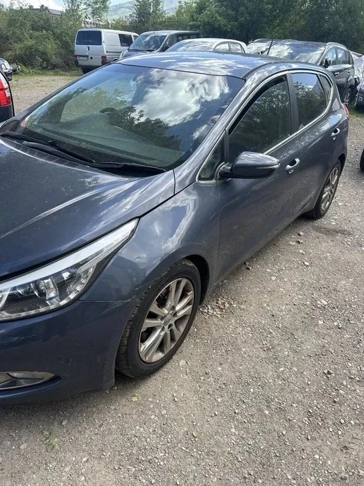 Kia Ceed 1.6, снимка 2 - Автомобили и джипове - 49464232