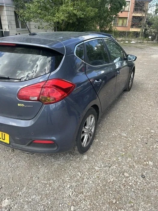 Kia Ceed 1.6, снимка 5 - Автомобили и джипове - 49464232