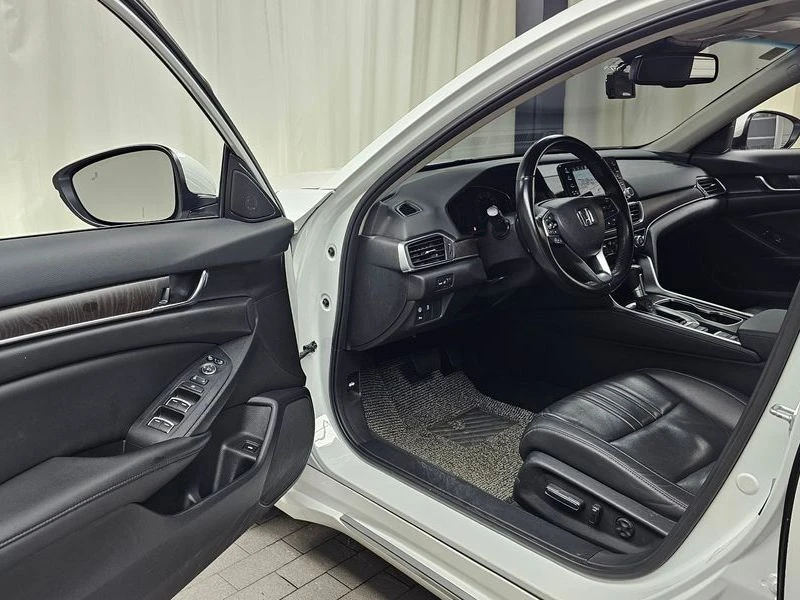 Honda Accord 1.5 Automatic, снимка 10 - Автомобили и джипове - 55905887
