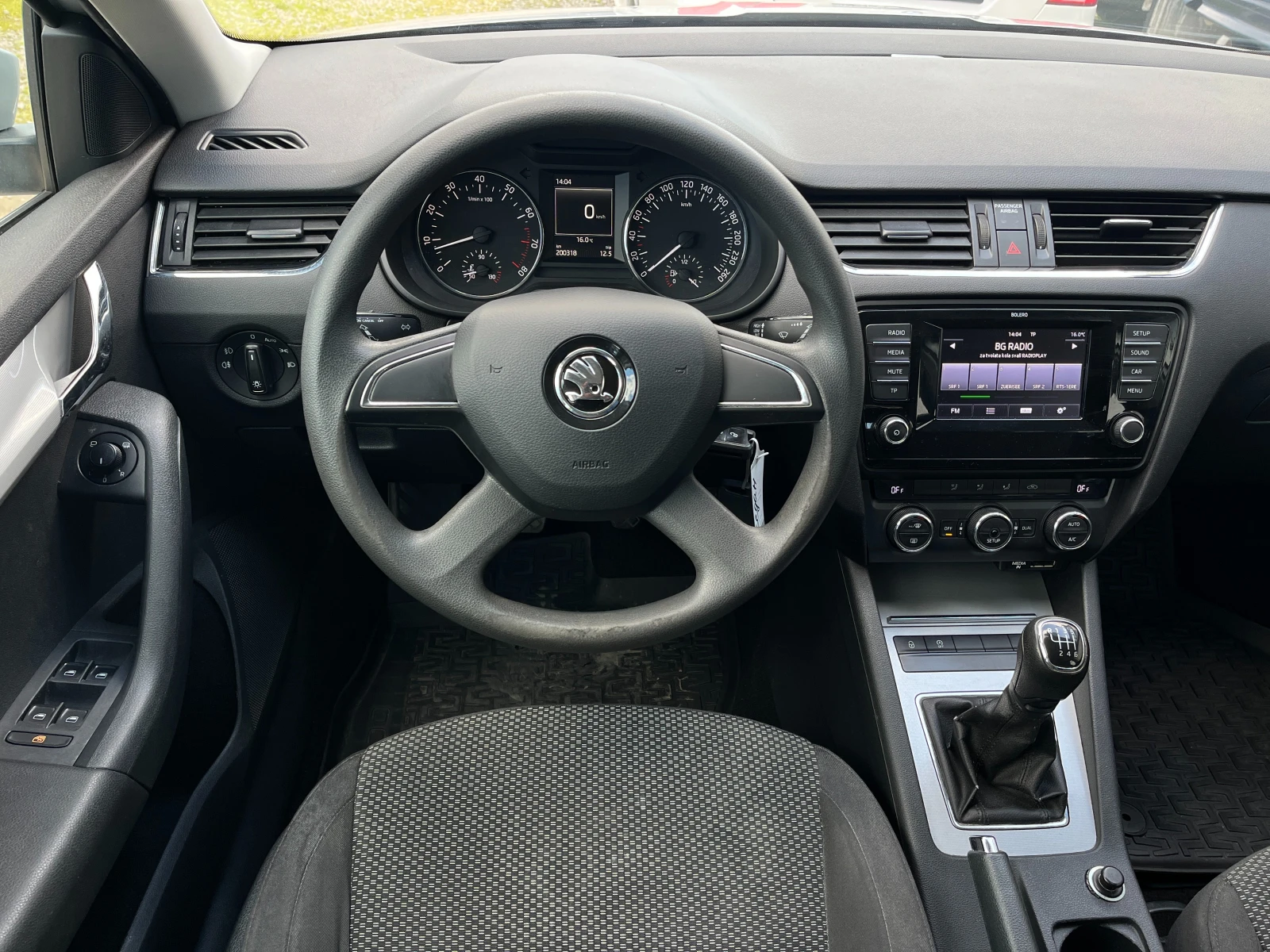 Skoda Octavia 1.4i Седан/Лимузина - изображение 9