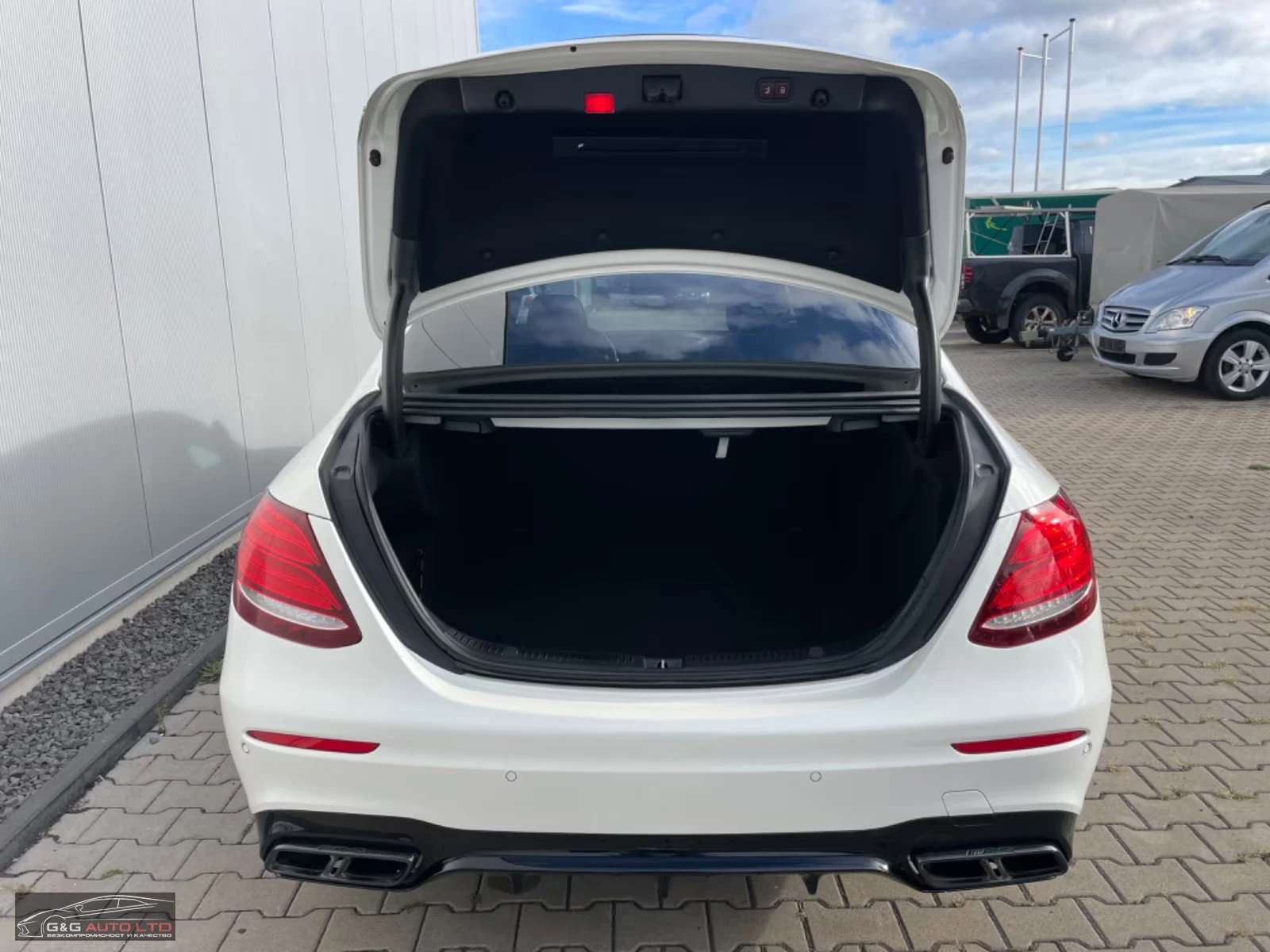 Mercedes-Benz E 63 AMG S/KERAMICA/612HP/BURNMASTER/360CAM/PANO/110D - изображение 6