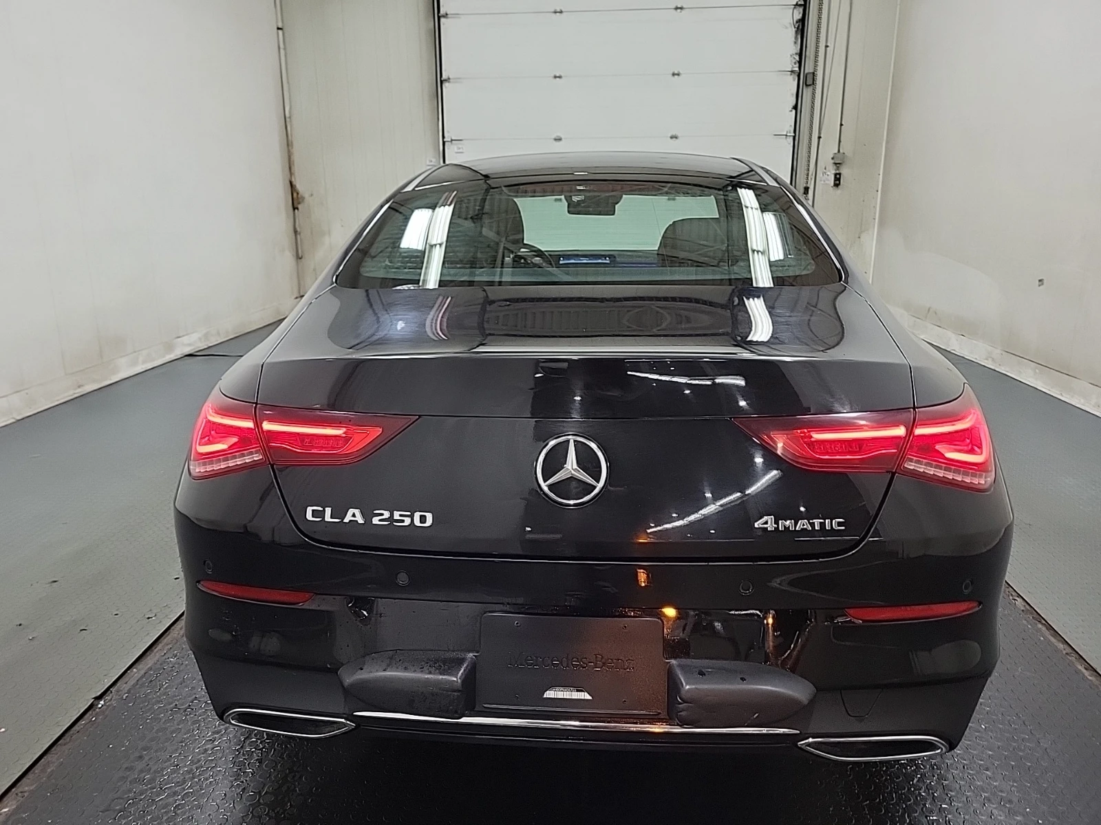 Mercedes-Benz CLA 250 AMG-Line * Амбиентно осветление * CARFAX *  - изображение 4