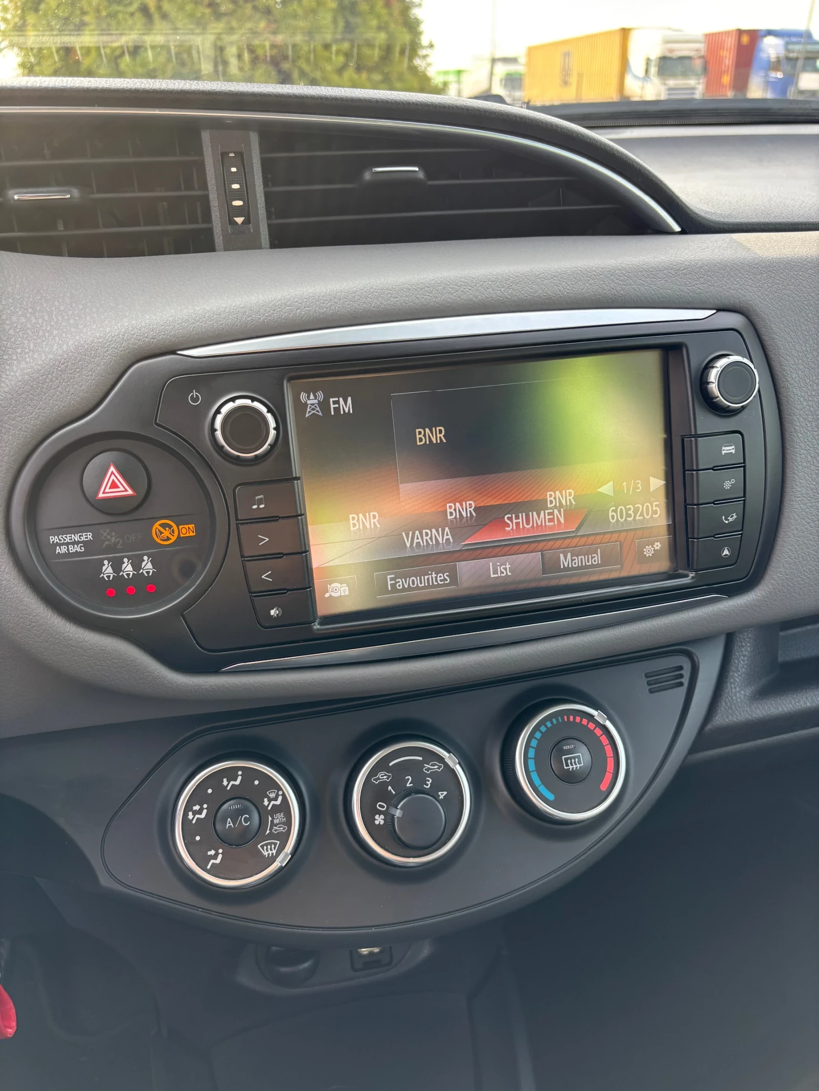 Toyota Yaris, снимка 8 - Автомобили и джипове - 54017760