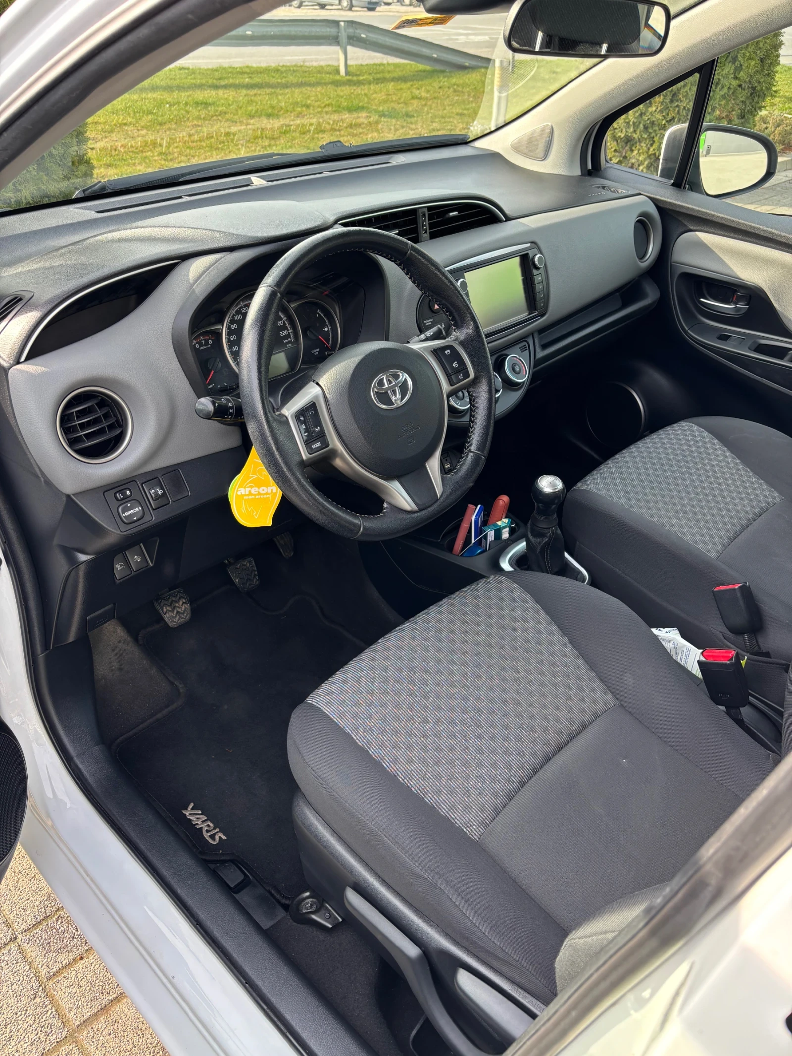Toyota Yaris, снимка 5 - Автомобили и джипове - 54017760