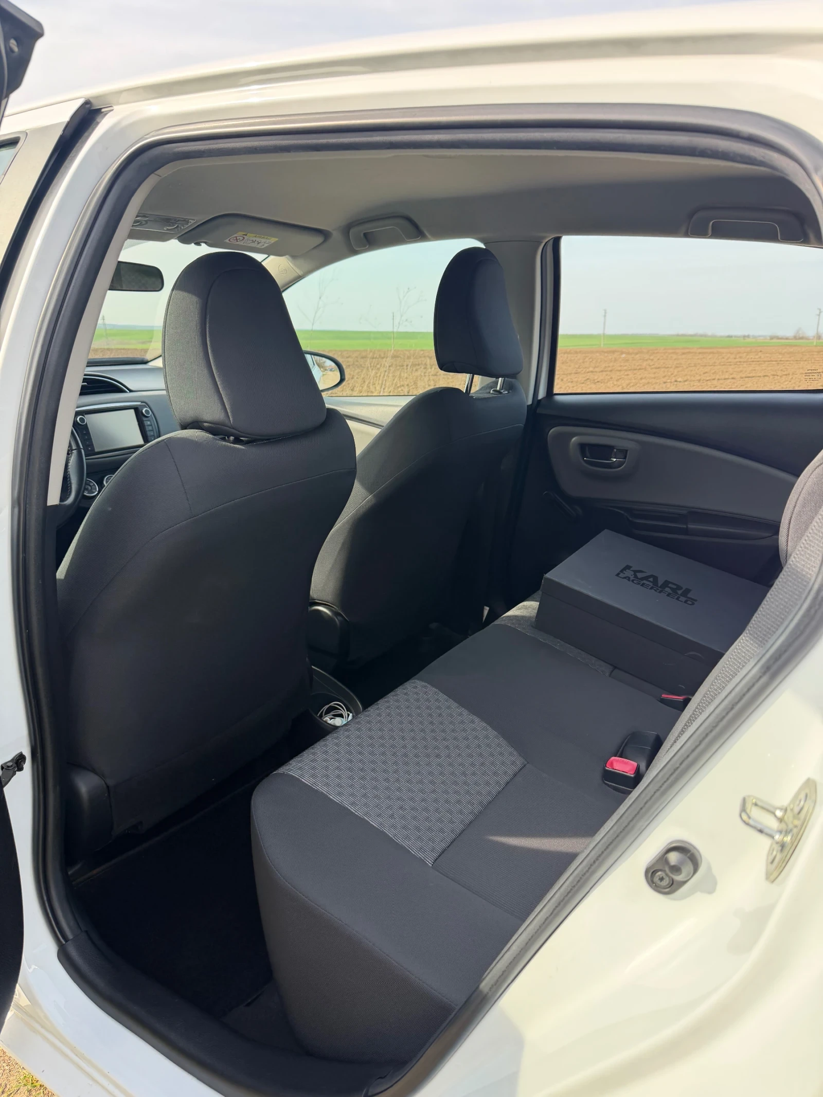 Toyota Yaris, снимка 10 - Автомобили и джипове - 54017760