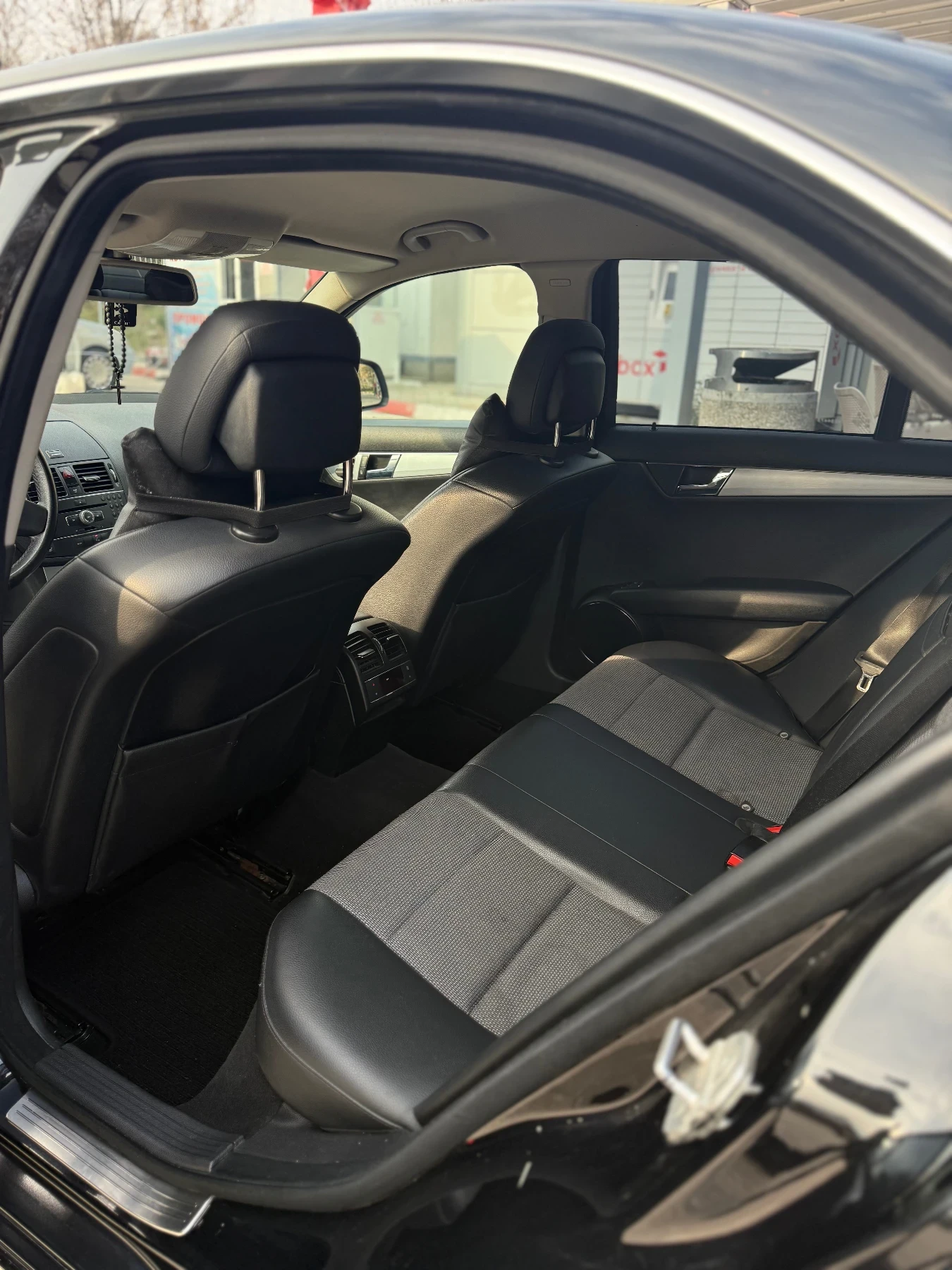 Mercedes-Benz C 220, снимка 9 - Автомобили и джипове - 54567146