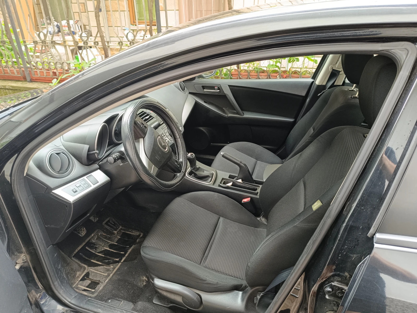 Mazda 3 1.6 MZR CD, снимка 8 - Автомобили и джипове - 54943662