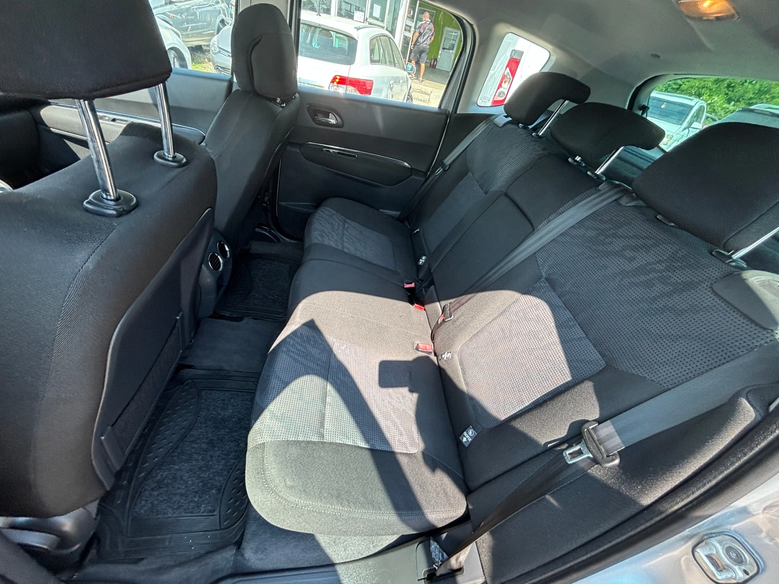 Peugeot 3008 1.6HDI, снимка 8 - Автомобили и джипове - 55112322