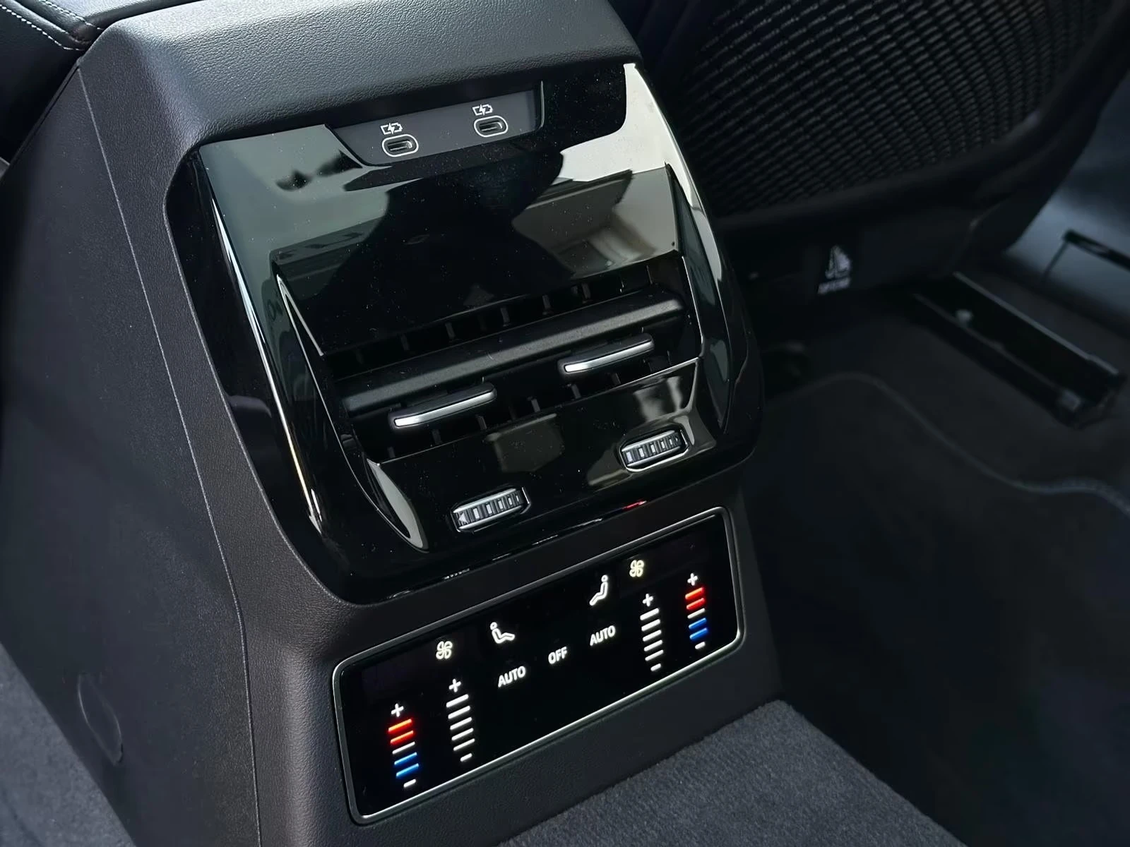 Audi A6 40TDI/ S-LINE/ EDITION ONE/ MMI DISPLAY/ PANO/ 360, снимка 17 - Автомобили и джипове - 55274677