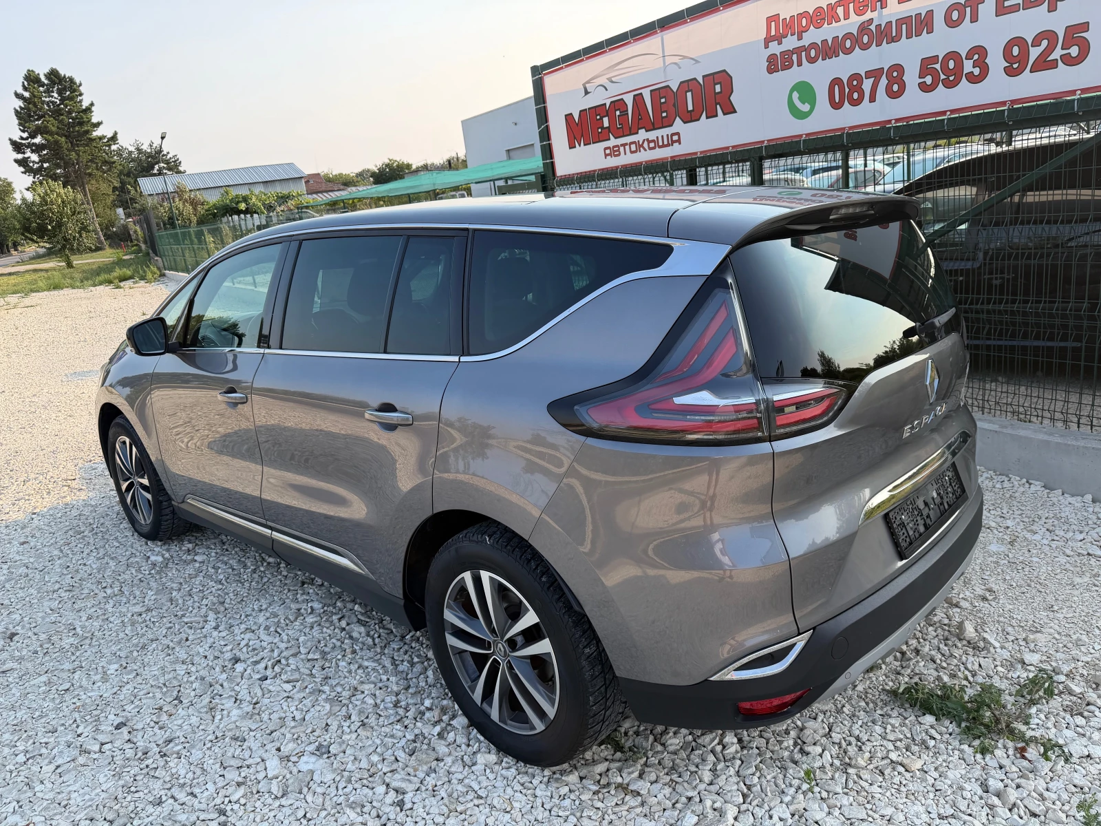 Renault Espace 1.6DCi/160p.s-7местен/Full extri, снимка 4 - Автомобили и джипове - 55781140