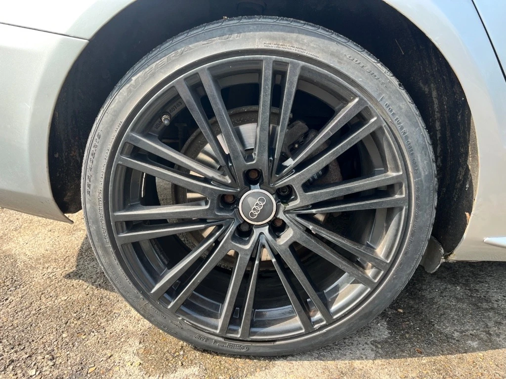 Audi A4 2.0 TDI, снимка 15 - Автомобили и джипове - 55874226