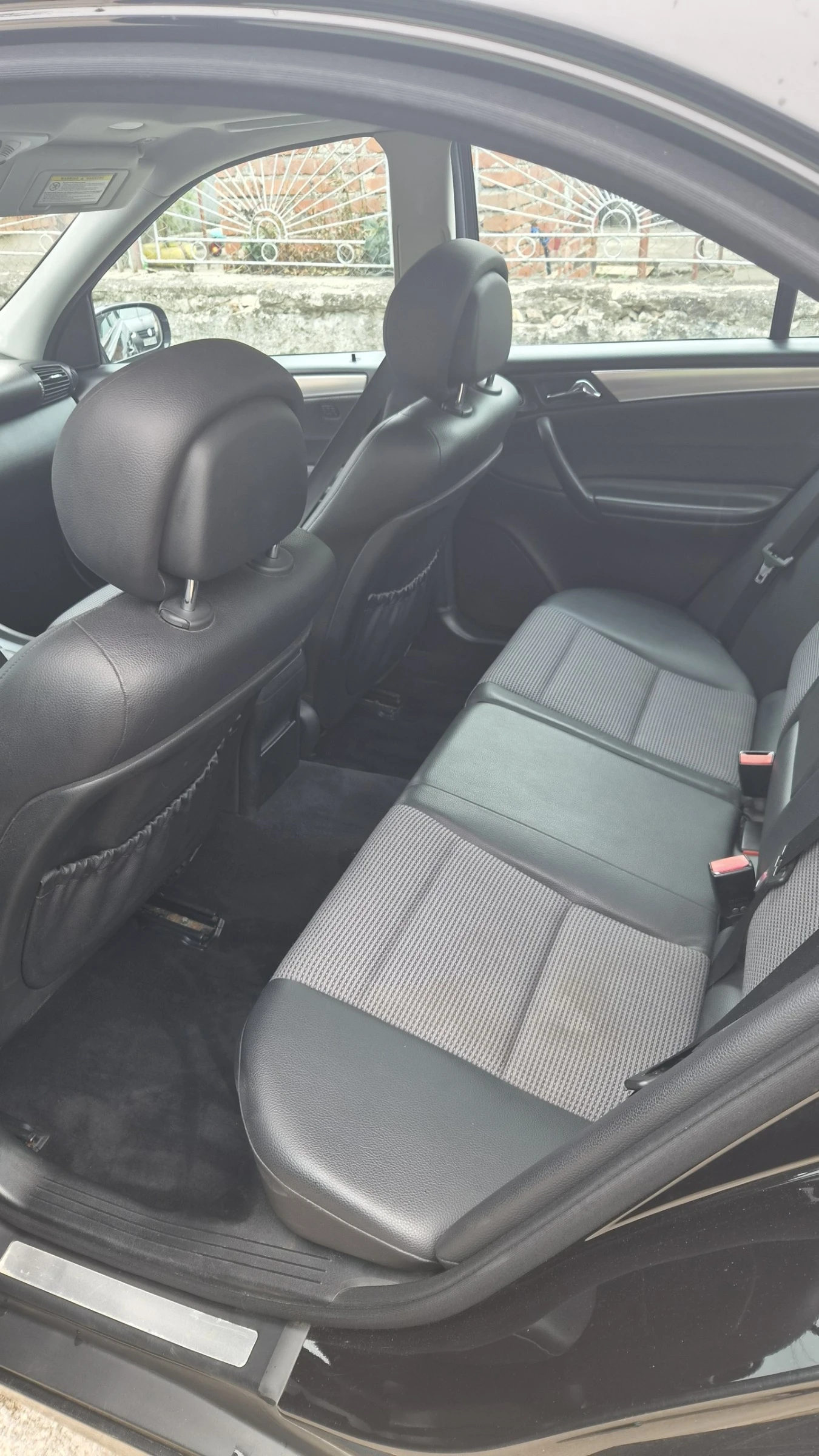 Mercedes-Benz C 220 2.2 CDI, снимка 9 - Автомобили и джипове - 56275561