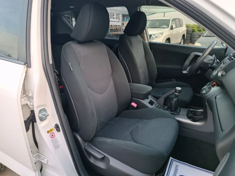 Toyota Rav4 2.0i-158кс-ШВЕЙЦАРИЯ-РЪЧКА-6ск-FACELIFT-Keyless, снимка 13 - Автомобили и джипове - 47367475