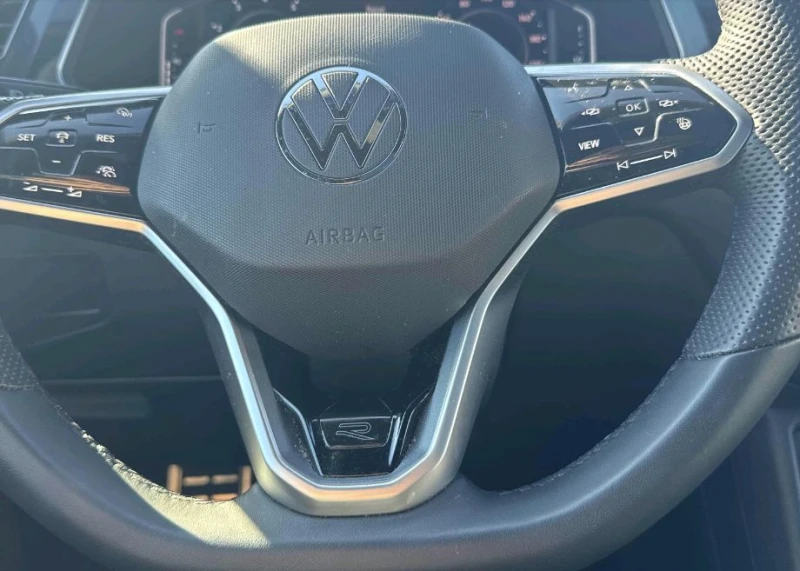 VW Tiguan SE 2.0L R-LINE , снимка 9 - Автомобили и джипове - 52540953