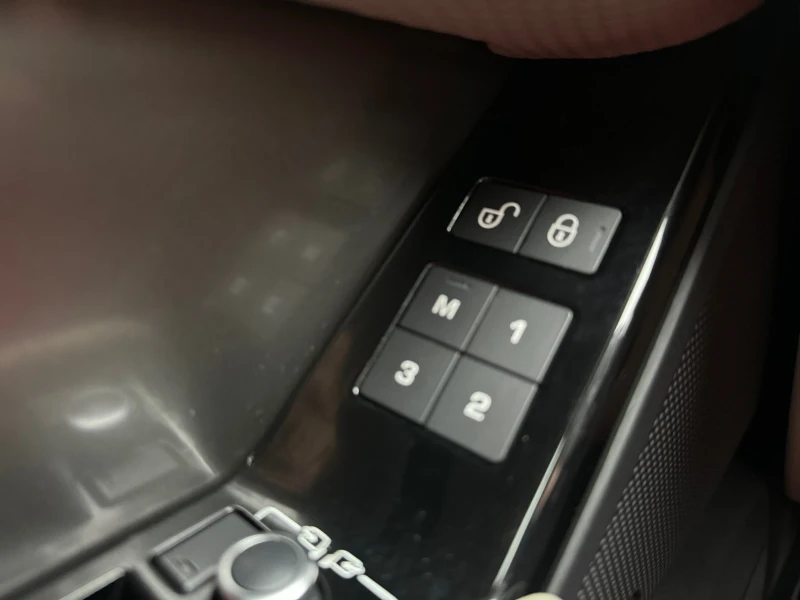 Land Rover Range Rover Velar 2.0D, снимка 17 - Автомобили и джипове - 52576065