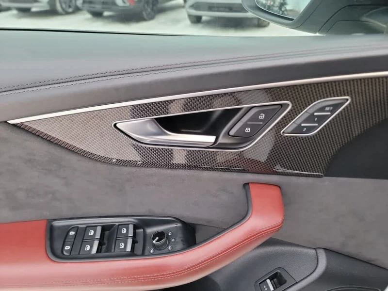Audi SQ8 Prestige * * CARFAX * * АВТО КРЕДИТ * * , снимка 16 - Автомобили и джипове - 52951872