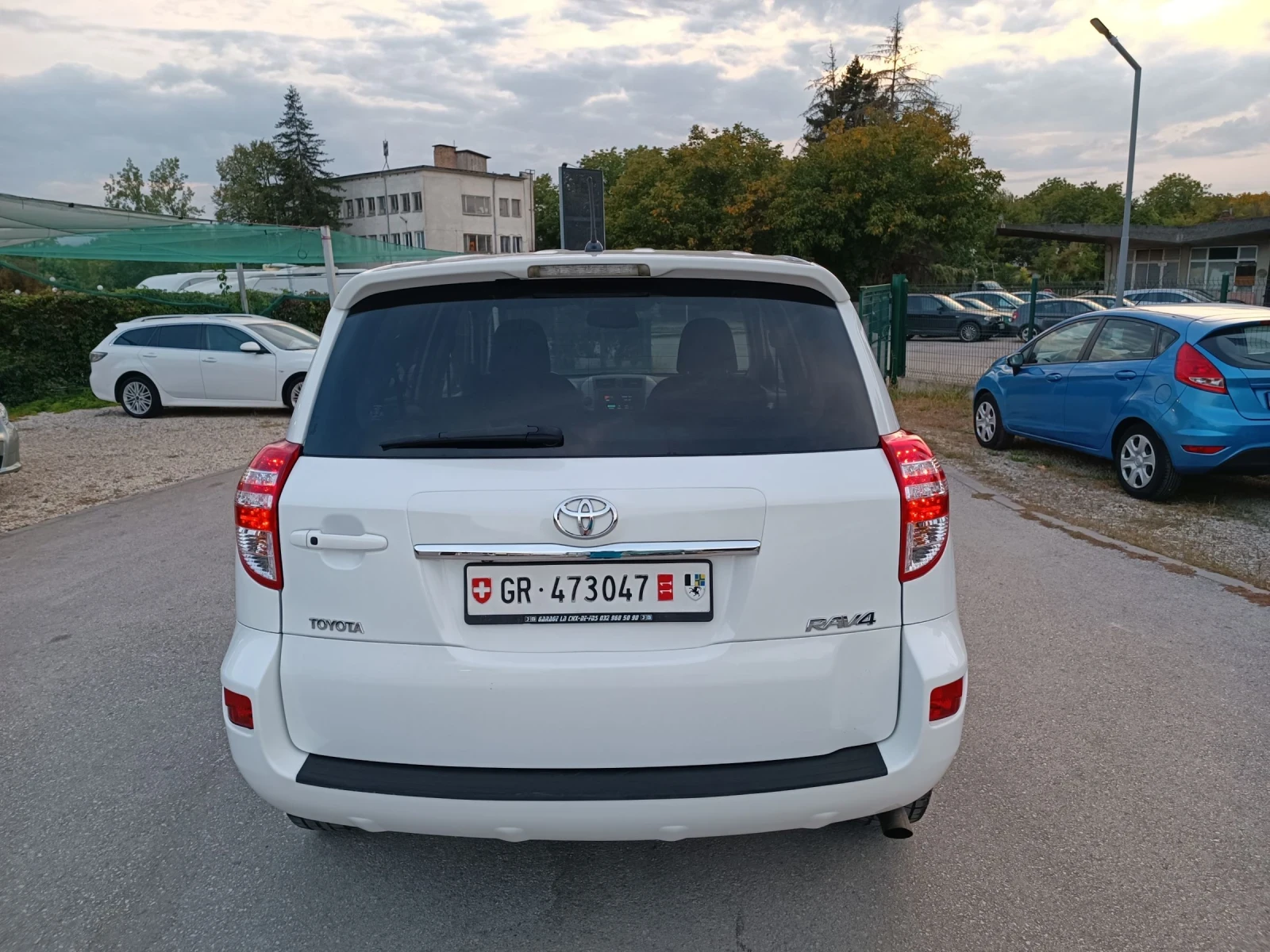 Toyota Rav4 2.0i-158кс-ШВЕЙЦАРИЯ-РЪЧКА-6ск-FACELIFT-Keyless - изображение 4