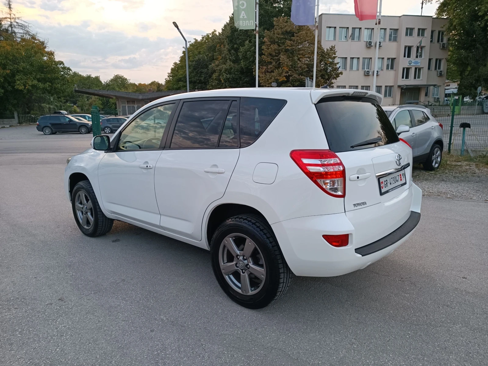 Toyota Rav4 2.0i-158кс-ШВЕЙЦАРИЯ-РЪЧКА-6ск-FACELIFT-Keyless - изображение 6