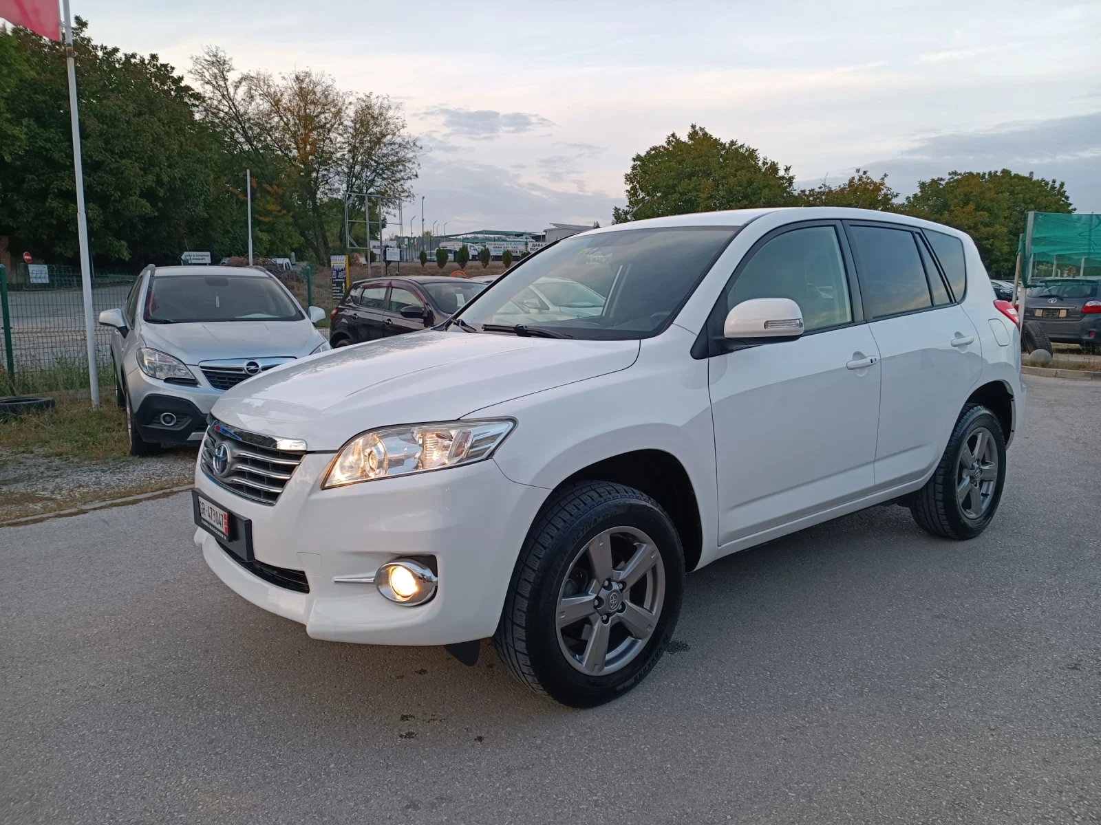 Toyota Rav4 2.0i-158кс-ШВЕЙЦАРИЯ-РЪЧКА-6ск-FACELIFT-Keyless - изображение 8