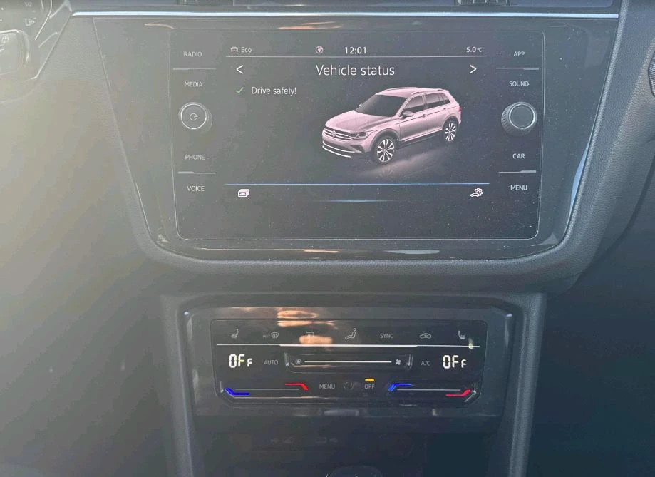 VW Tiguan SE 2.0L R-LINE  - изображение 10