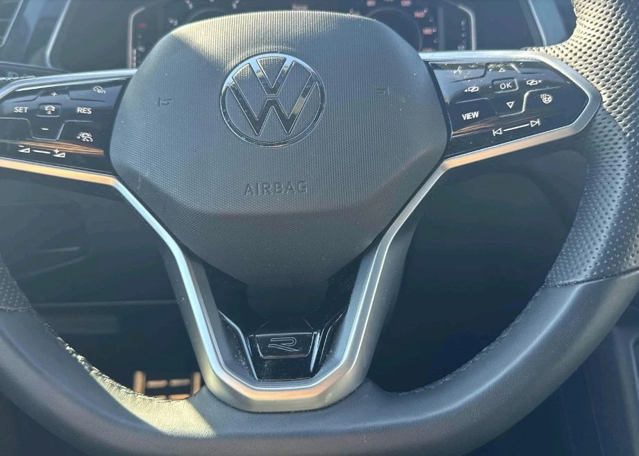 VW Tiguan SE 2.0L R-LINE  - изображение 9