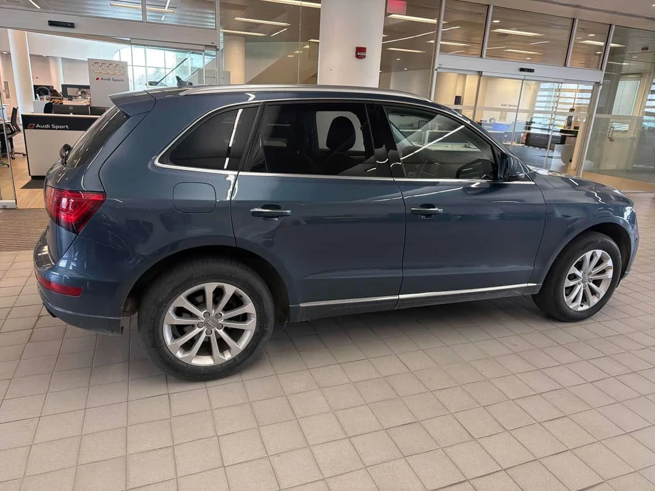 Audi Q5 * 2.0T Progressiv * ПОДГРЕВ * ОТ ПРЕДСТАВИТЕЛСТВО, снимка 4 - Автомобили и джипове - 54252332