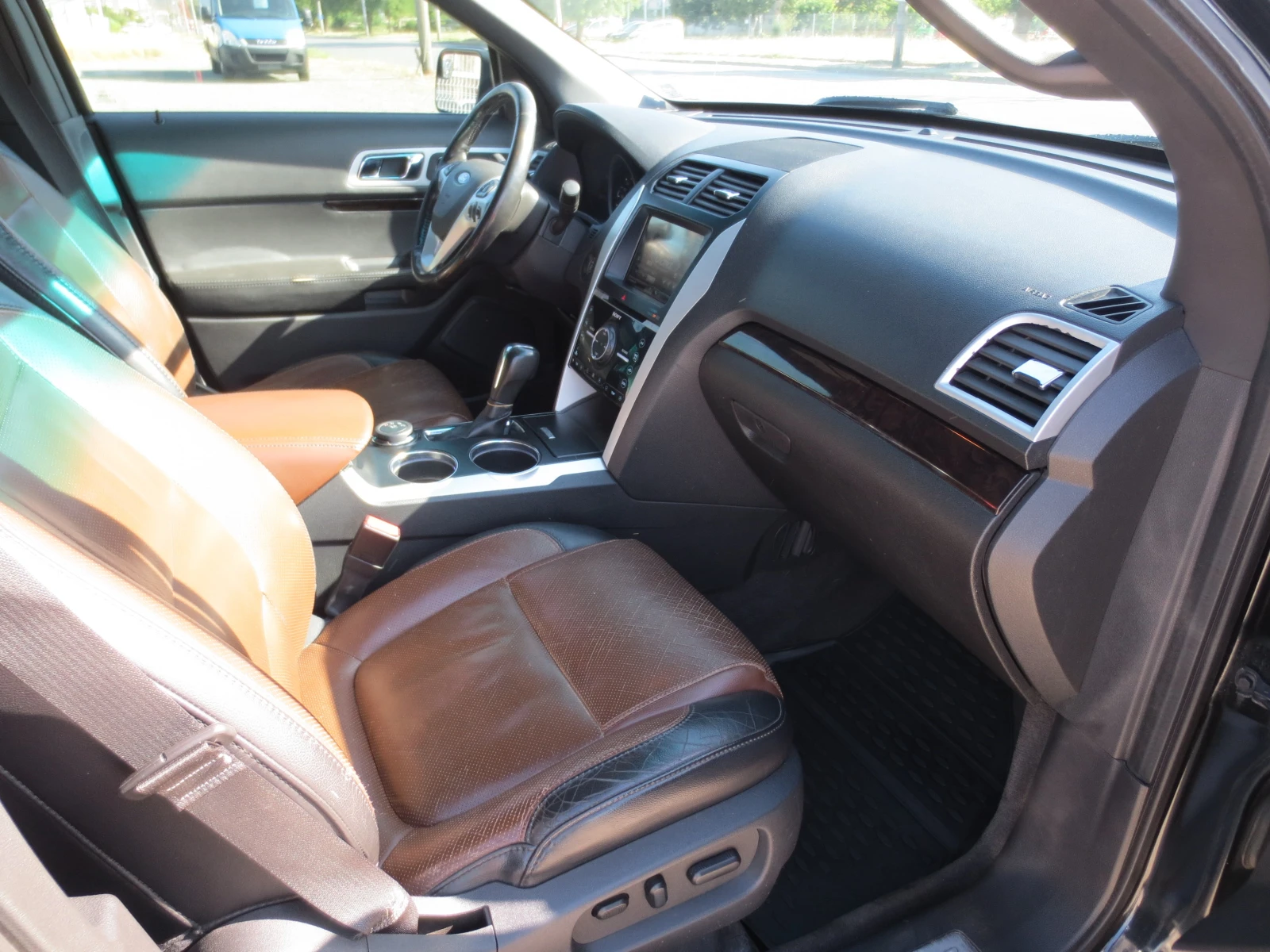 Ford Explorer 3.5 i * ГАЗ* 7ms., снимка 14 - Автомобили и джипове - 55127761
