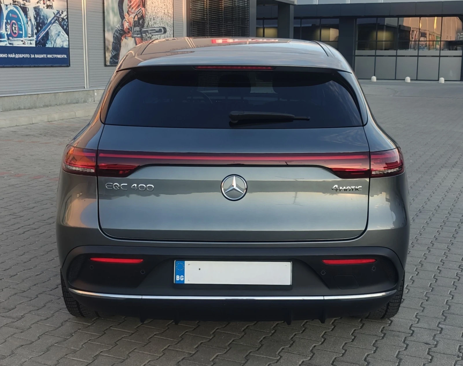 Mercedes-Benz EQC 400 AMG 4matic/408hp/PANO/ACC/SOH97%, снимка 6 - Автомобили и джипове - 55225569