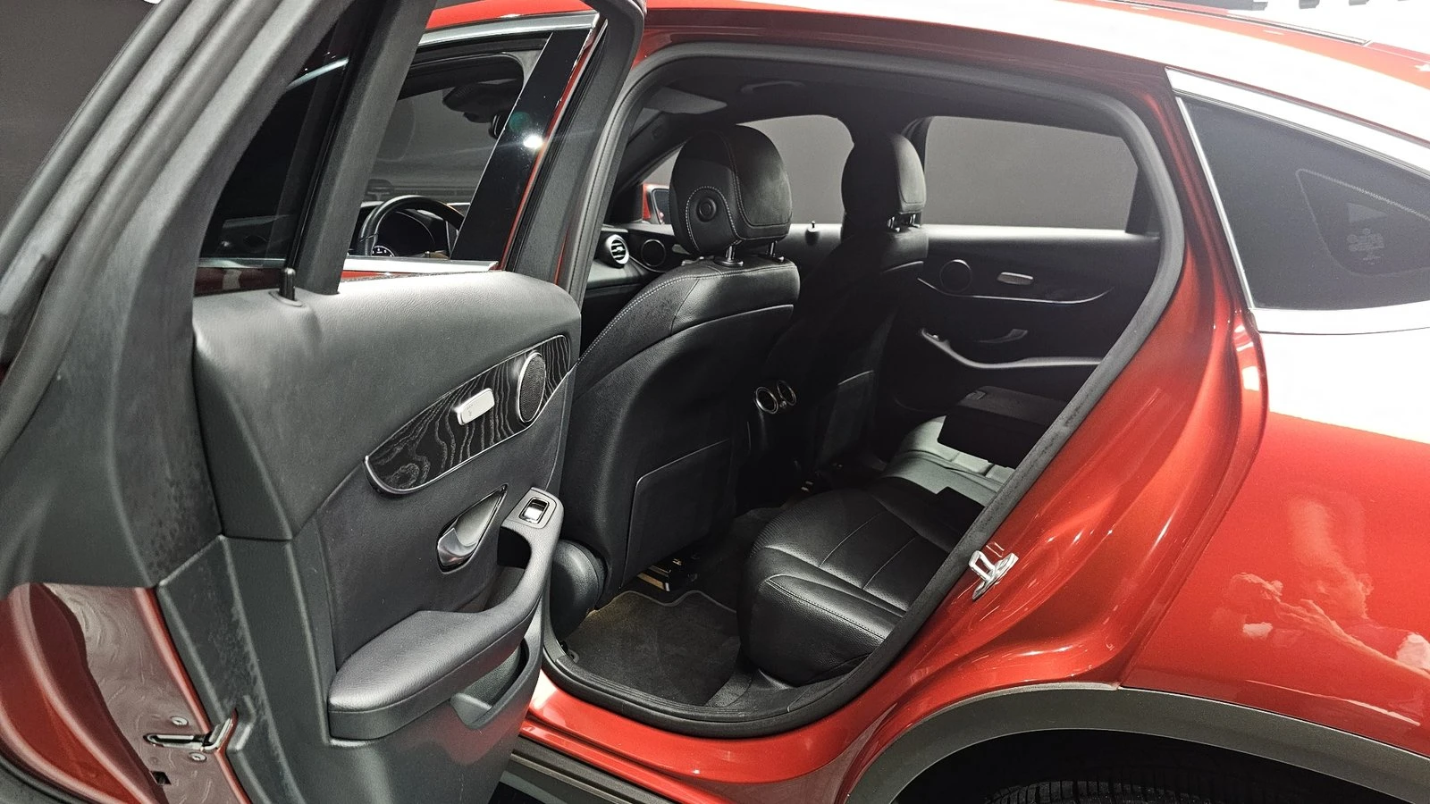 Mercedes-Benz GLC 300 360* KEYLESS* ЕЛ. БАГАЖНИК* КРАЙНА ЦЕНА, снимка 12 - Автомобили и джипове - 55302343
