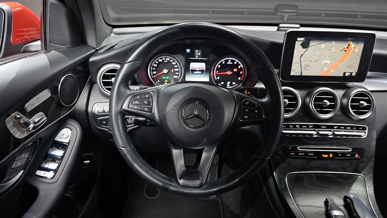 Mercedes-Benz GLC 300 360* KEYLESS* ЕЛ. БАГАЖНИК* КРАЙНА ЦЕНА, снимка 13 - Автомобили и джипове - 55302343