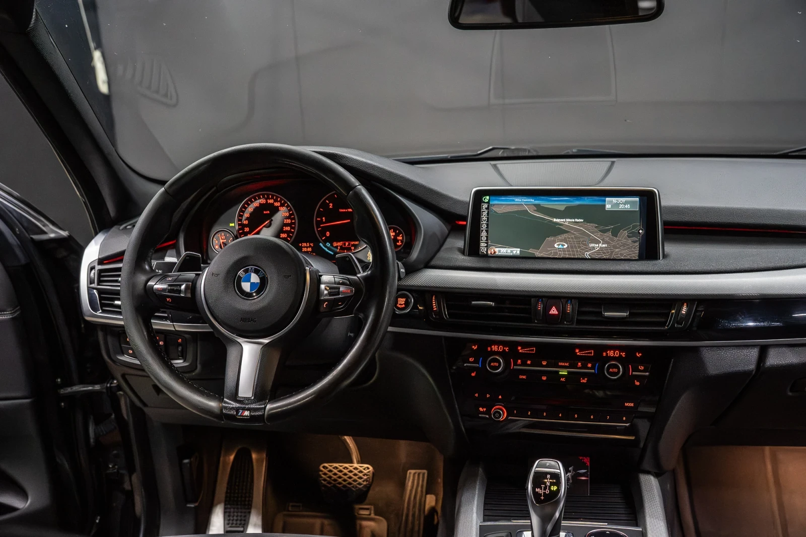 BMW X5 3.0d /M-PERFORMANCE/ LED/ SHADOW LINE/ STAR-STOP/, снимка 10 - Автомобили и джипове - 55684874