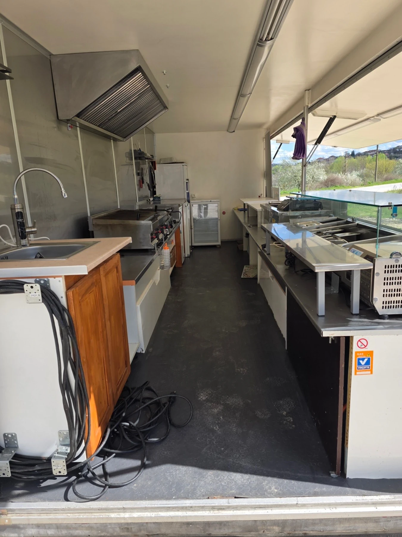 Peugeot J5 2.5 TD   Напълно оборудван Food Truck   Реновиран , снимка 4 - Бусове и автобуси - 54494229