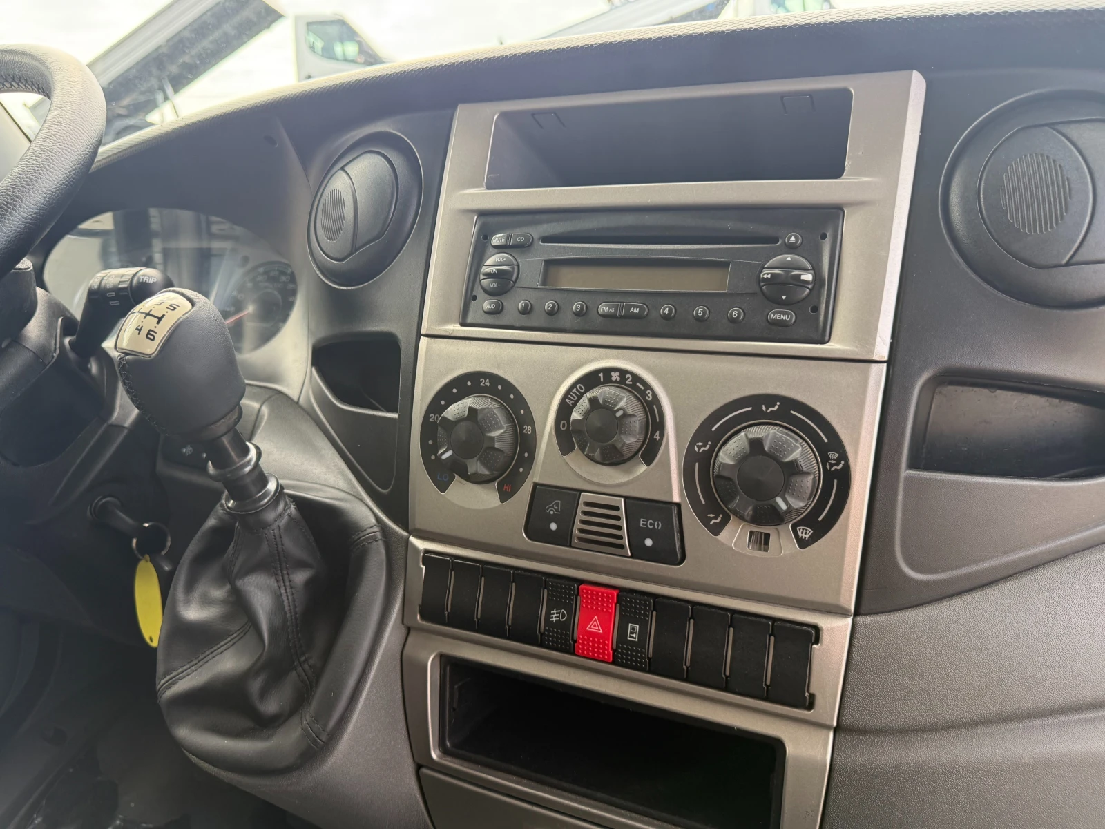 Iveco Daily 35C17 3.0HPI до 3.5т. 3.10м. 7-местен Клима , снимка 10 - Бусове и автобуси - 55373734