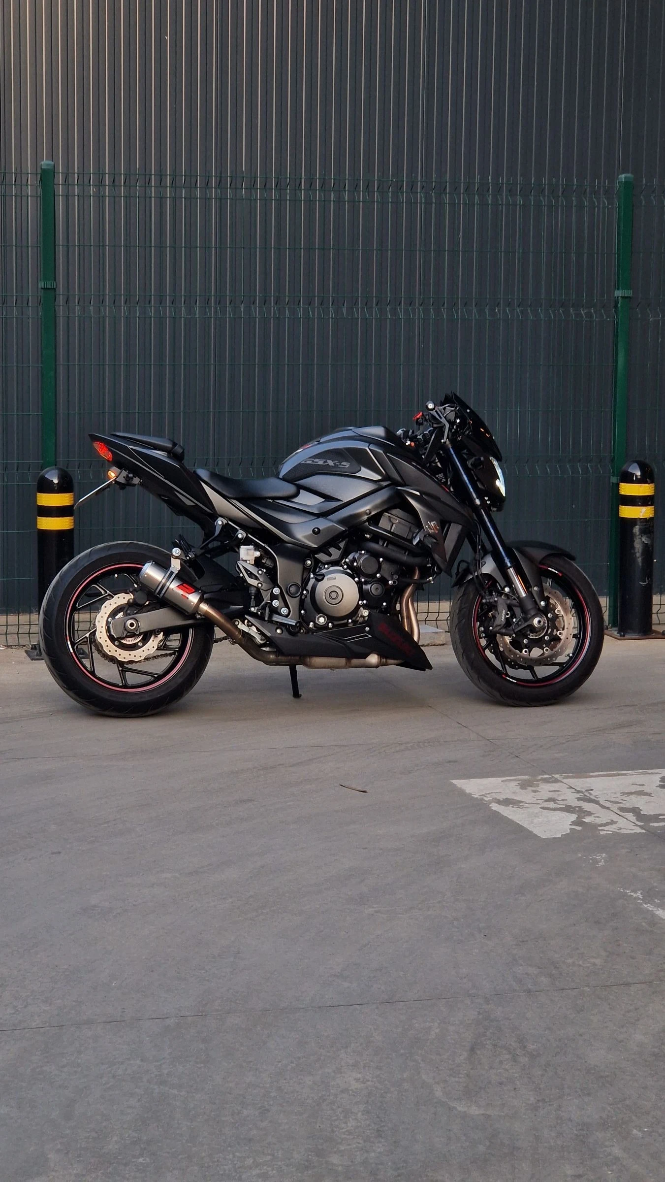 Suzuki Gsx GSX-S 750 - изображение 2