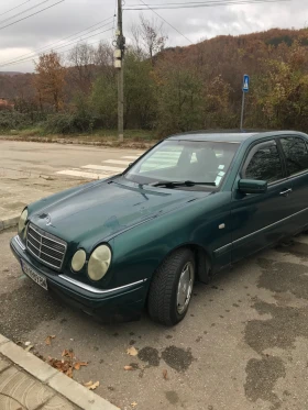 Mercedes-Benz E 220, снимка 3