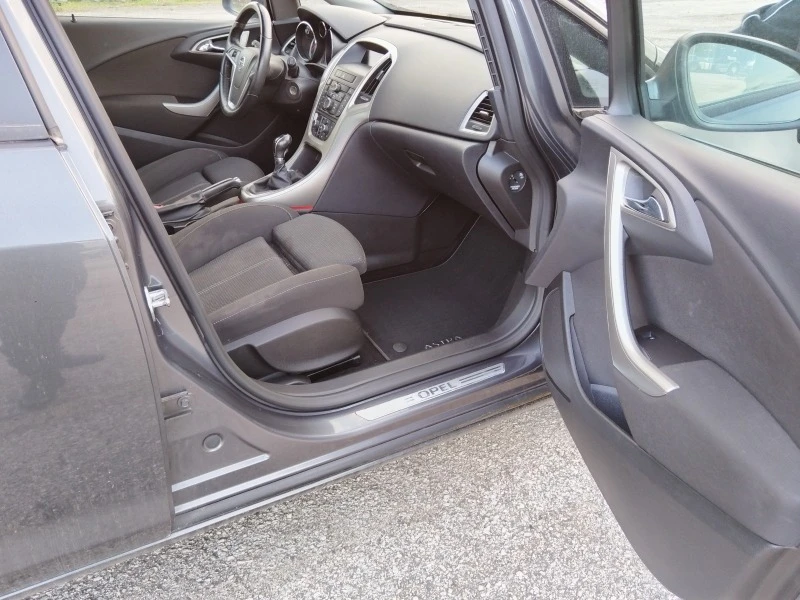 Opel Astra 1.4, снимка 15 - Автомобили и джипове - 45830357