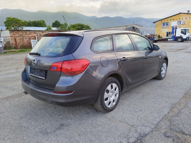 Opel Astra 1.4, снимка 8 - Автомобили и джипове - 45830357