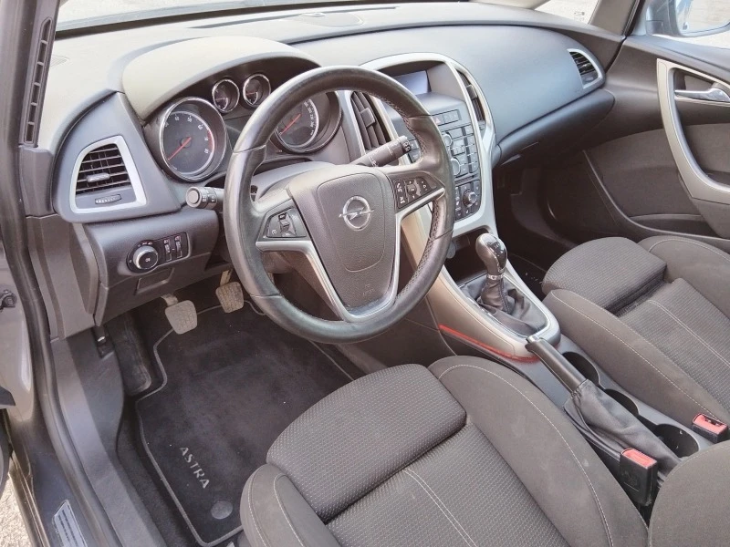 Opel Astra 1.4, снимка 10 - Автомобили и джипове - 45830357