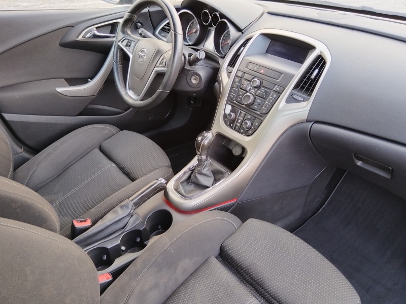 Opel Astra 1.4 Turbo 120к.с., снимка 12 - Автомобили и джипове - 45830357