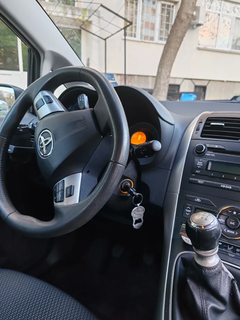 Toyota Auris, снимка 6 - Автомобили и джипове - 47971923