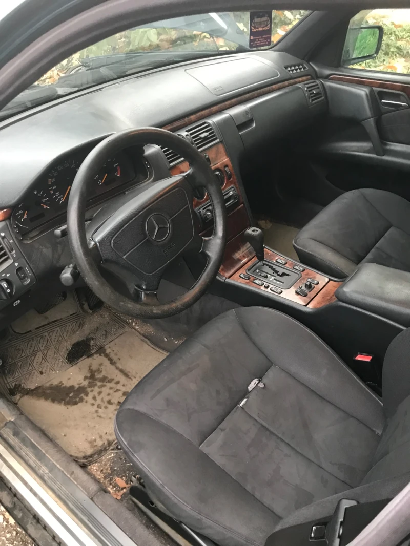 Mercedes-Benz E 220, снимка 8 - Автомобили и джипове - 47932910