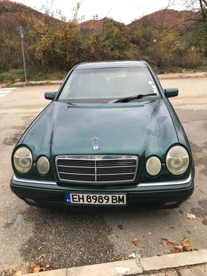 Mercedes-Benz E 220, снимка 4 - Автомобили и джипове - 47932910