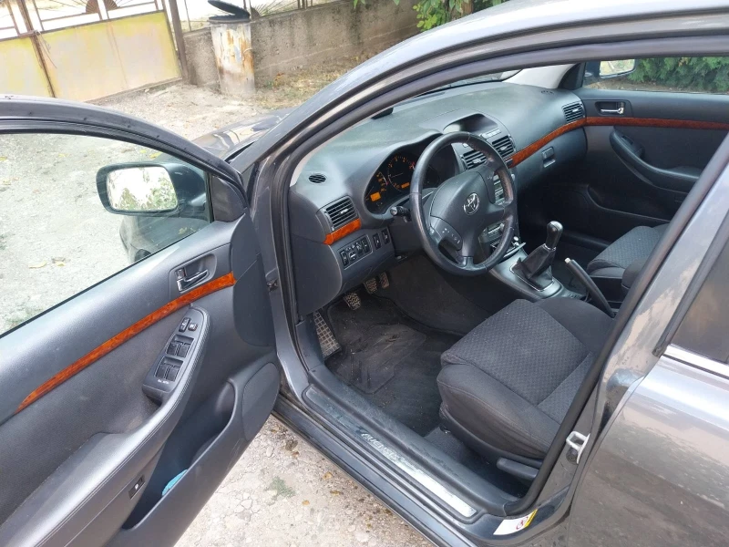 Toyota Avensis D4D , снимка 4 - Автомобили и джипове - 52180109