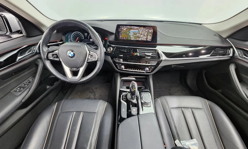 BMW 520 5 Series (G30) 520I Luxury, снимка 7 - Автомобили и джипове - 52926323