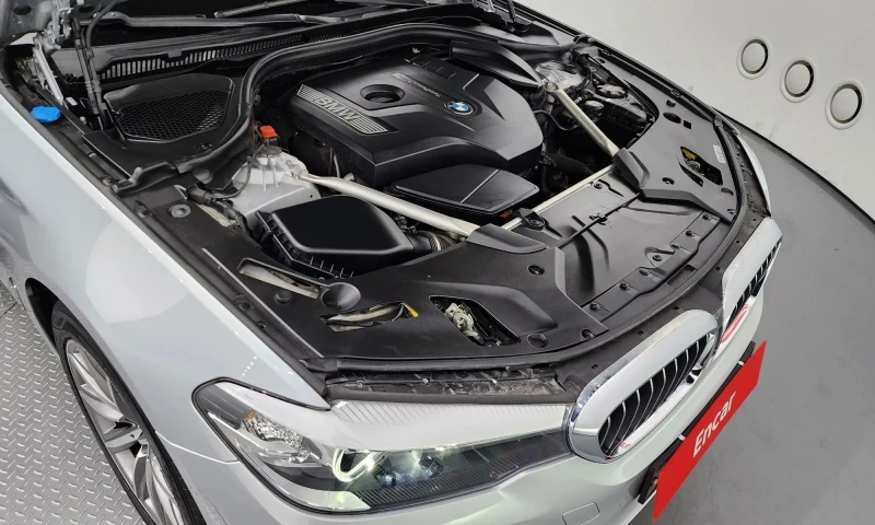 BMW 520 5 Series (G30) 520I Luxury, снимка 6 - Автомобили и джипове - 52926323